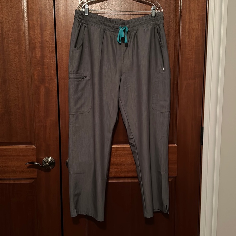 Barely worn FIGS high waisted Yola scrub pants XXL